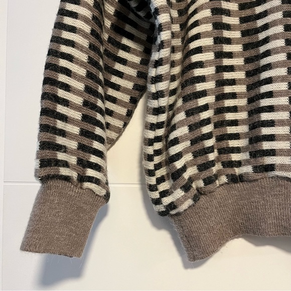 Lady Anne | Vintage Knit Sweater - Picture 9 of 12